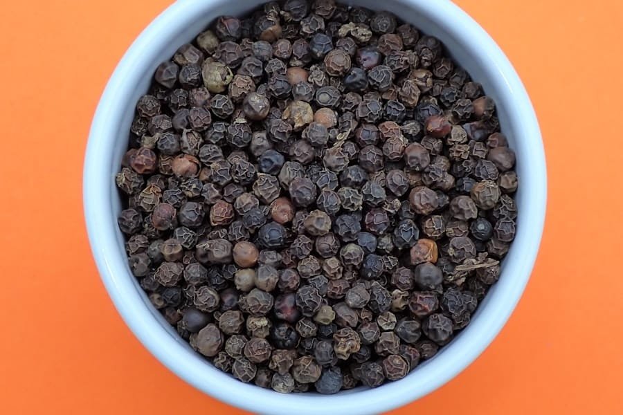 Pile of peppercorns carrying the warm spice of caryophyllene